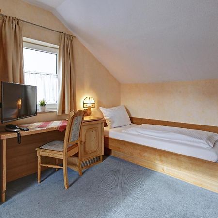 Huttlingen 란트가스트호프 팔켄 B&B 객실 사진