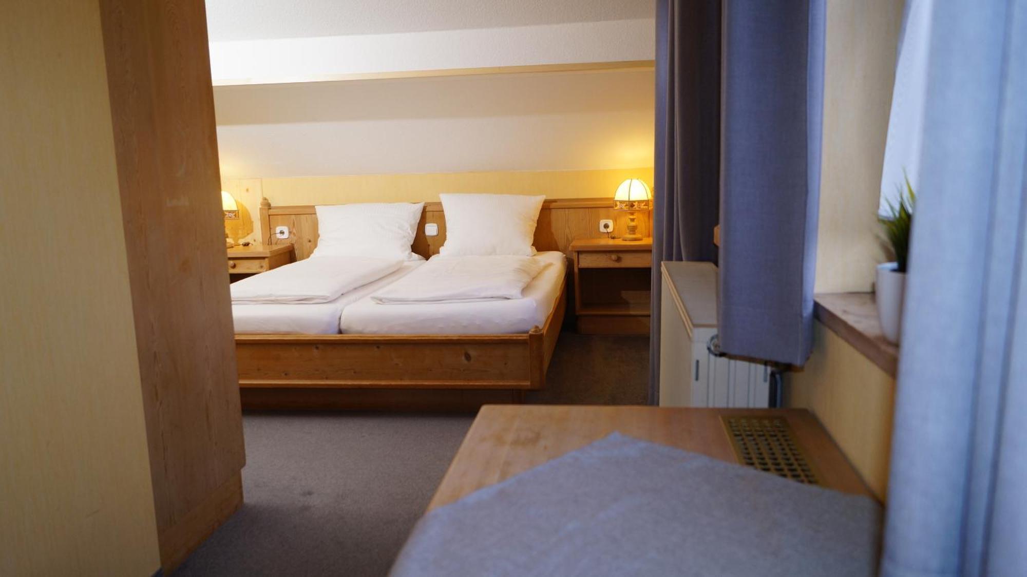 Huttlingen 란트가스트호프 팔켄 B&B 객실 사진