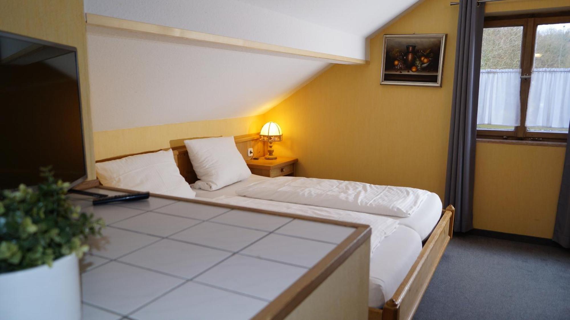 Huttlingen 란트가스트호프 팔켄 B&B 객실 사진