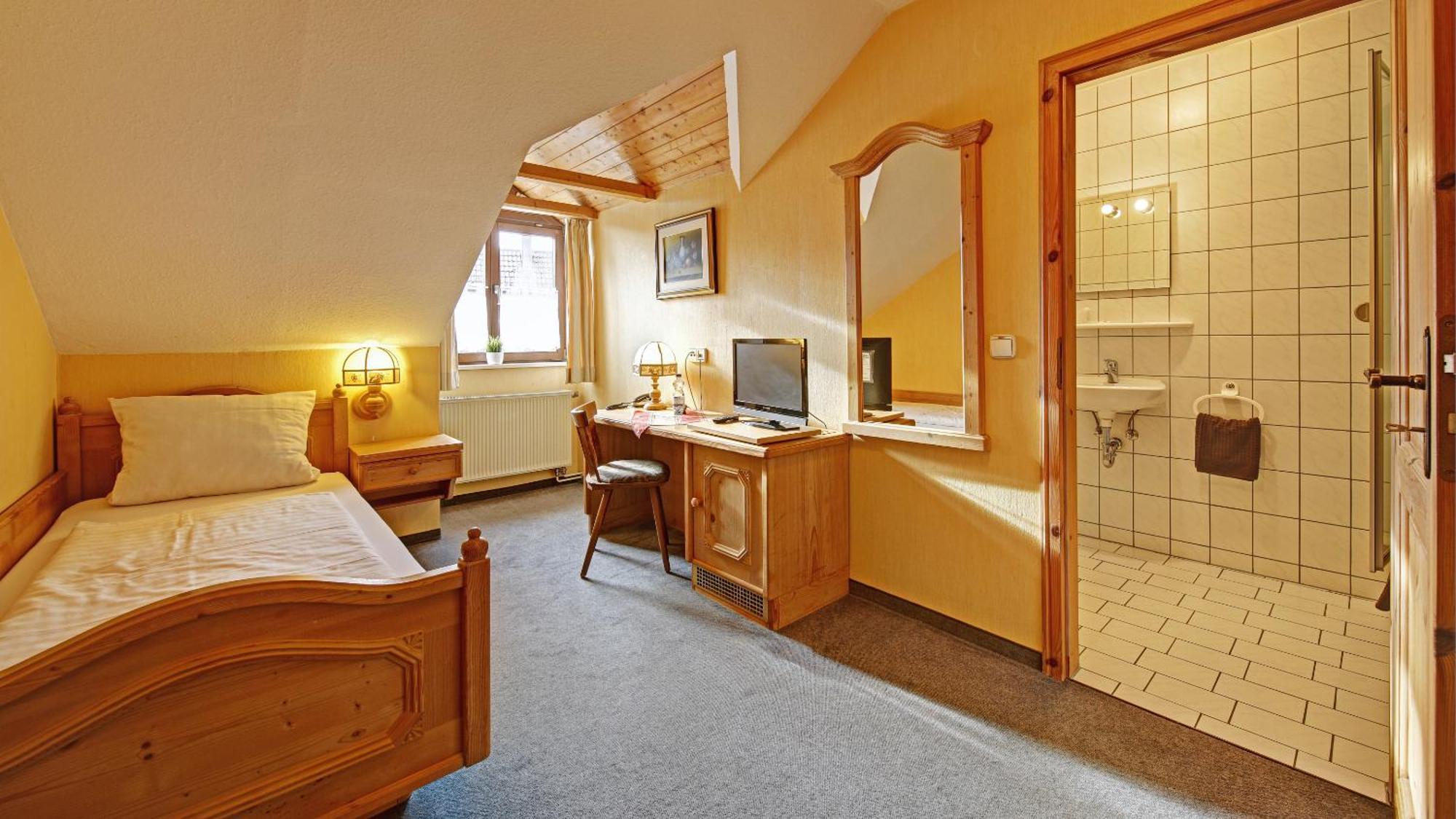Huttlingen 란트가스트호프 팔켄 B&B 객실 사진