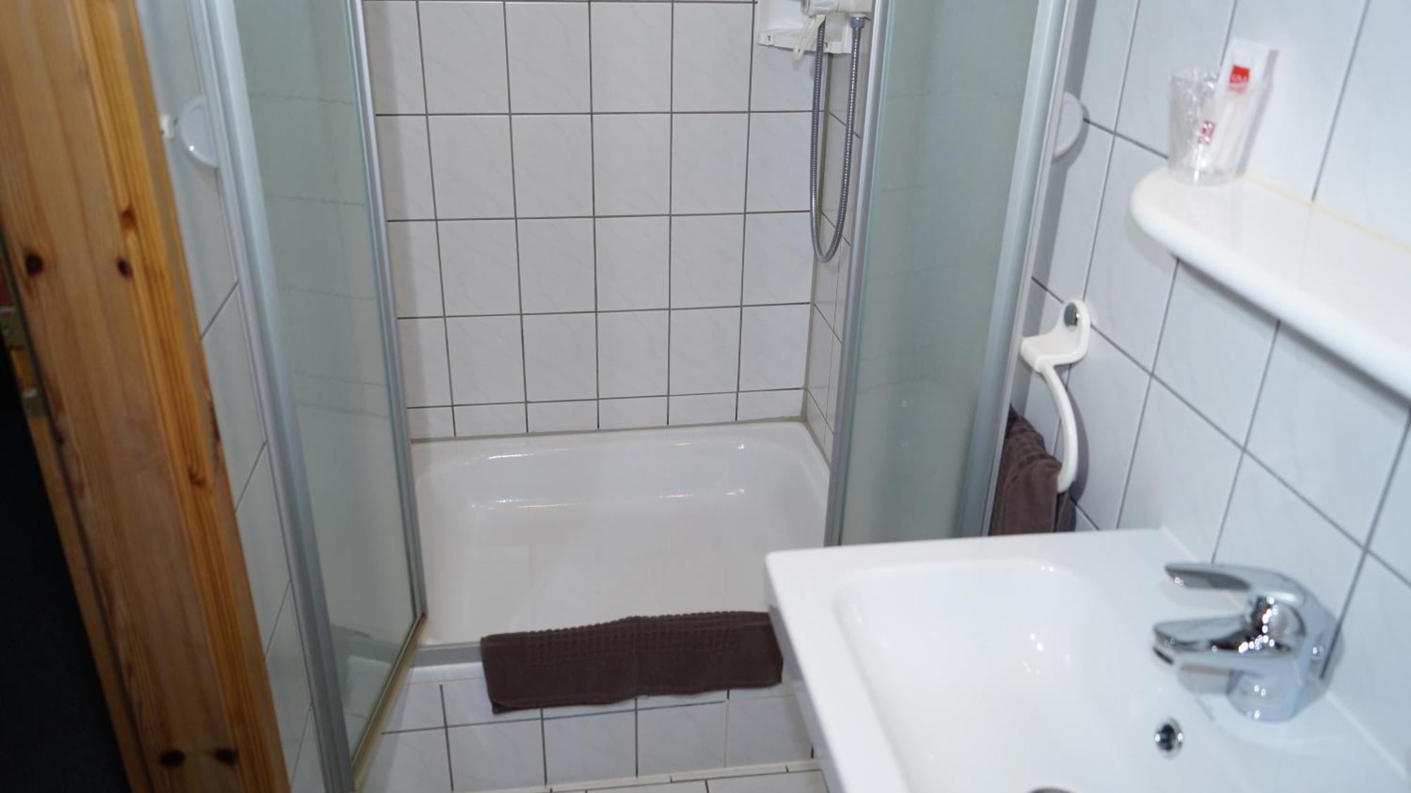 Huttlingen 란트가스트호프 팔켄 B&B 객실 사진