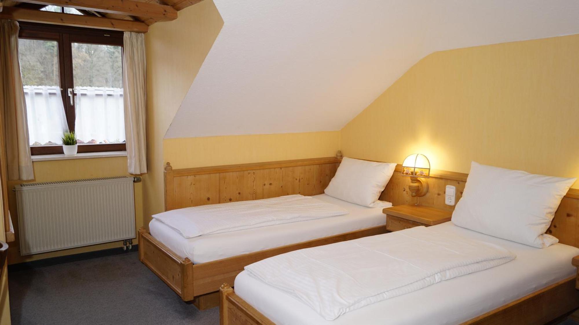 Huttlingen 란트가스트호프 팔켄 B&B 객실 사진