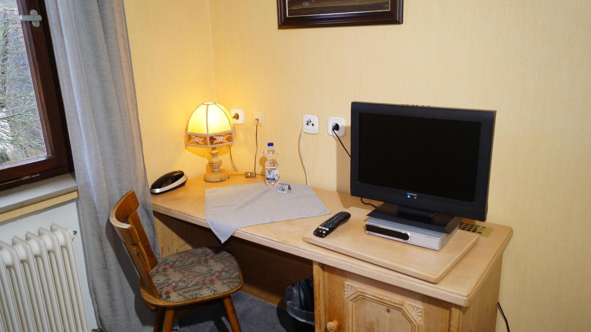 Huttlingen 란트가스트호프 팔켄 B&B 객실 사진